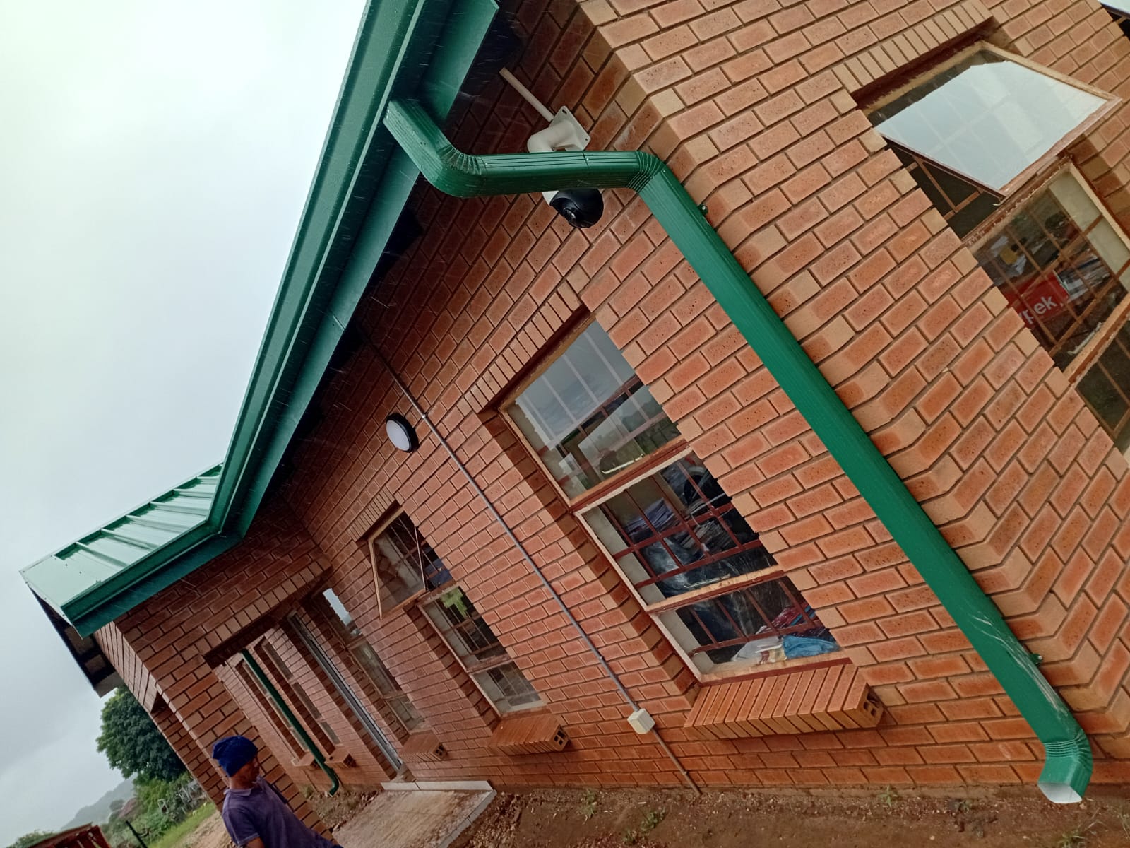 Neatly finished seamless gutter installation