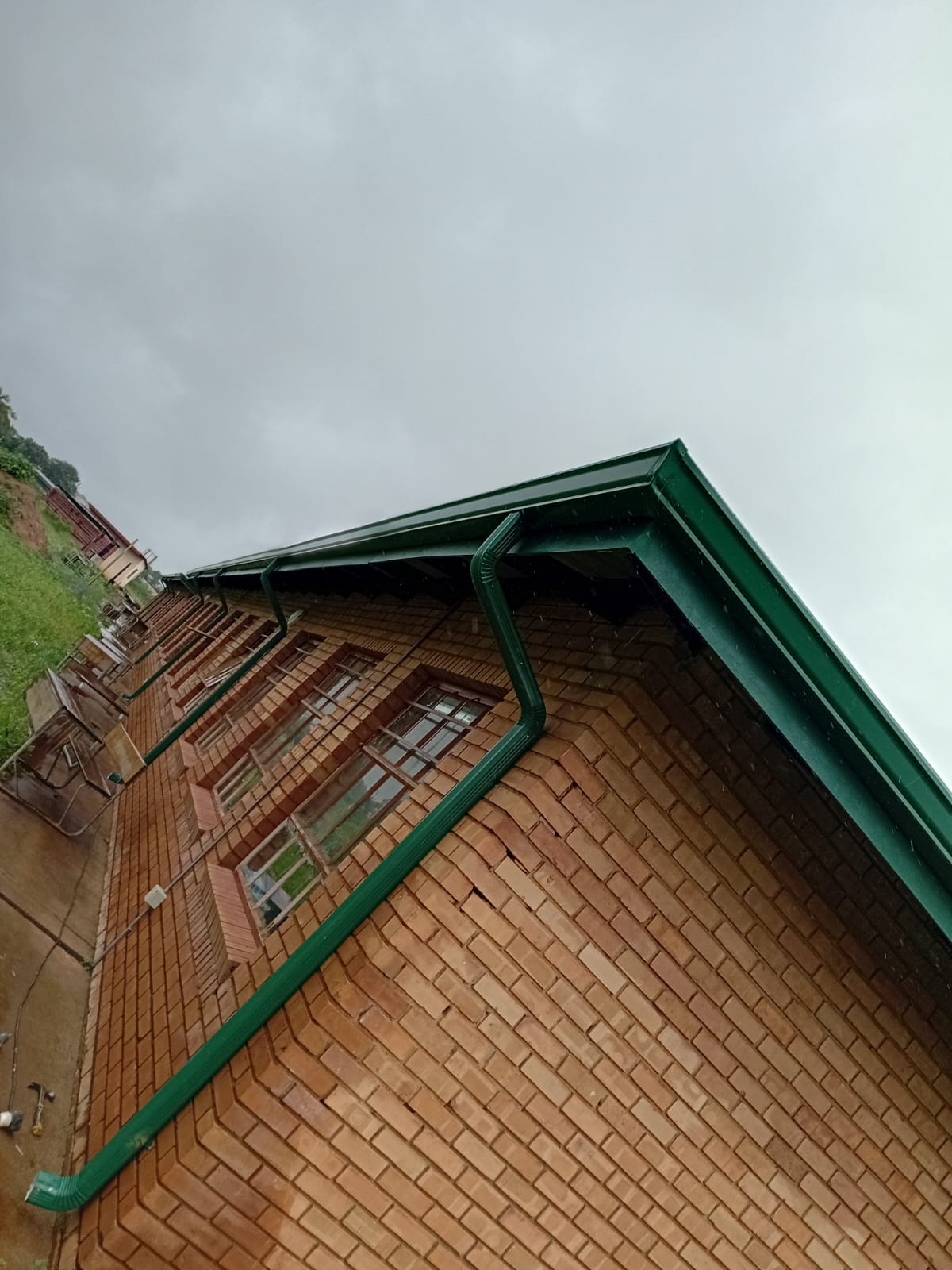 Durable seamless gutter installation