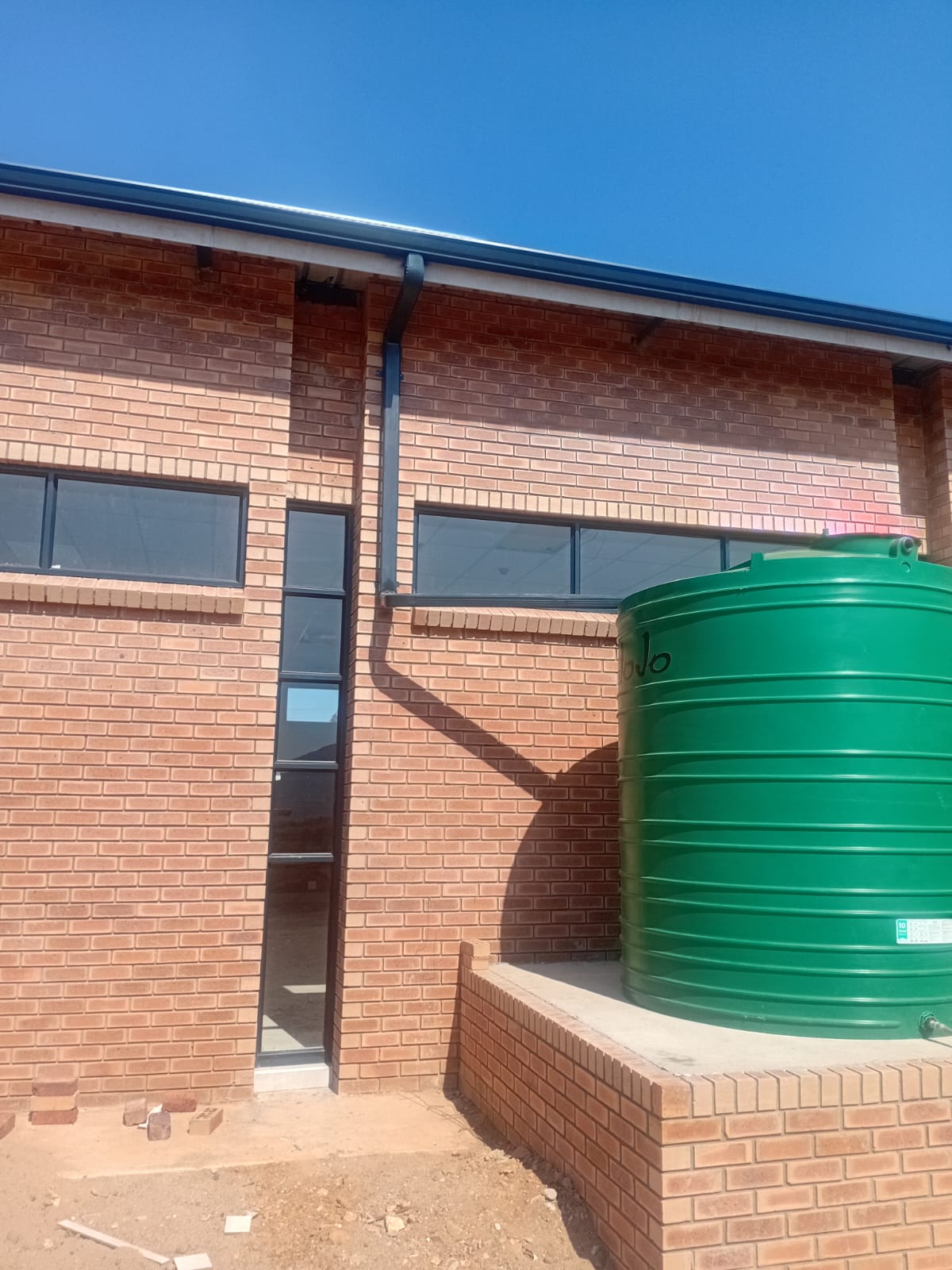 Globe Gutter seamless gutter installation on-site